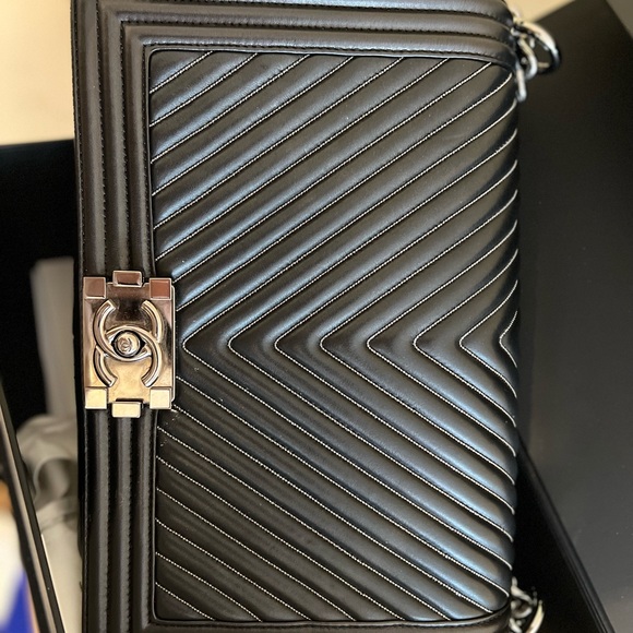 Calfskin Chevron Quilted Medium Chain Boy Flap Black - Picture 2 of 15